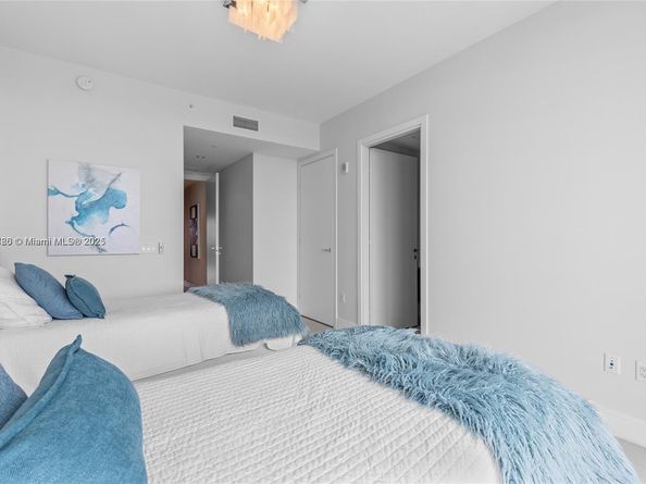 3300 NE 188th St 818, Aventura FL 33180