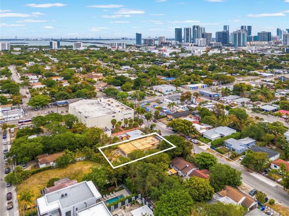 241 NW 46th St, Miami FL 33127