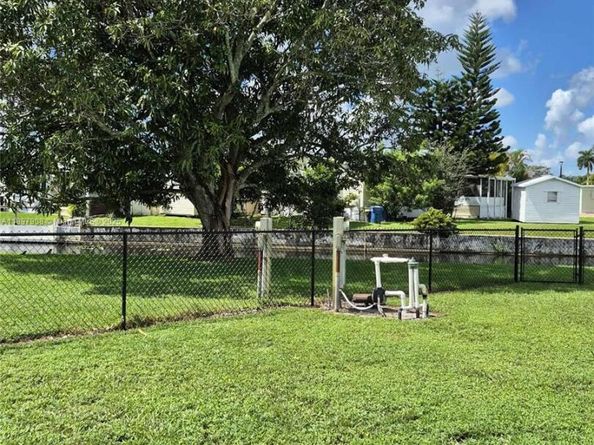 8397 SW 21st Ct, Davie FL 33324