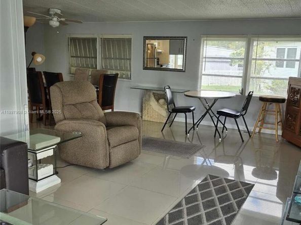 8397 SW 21st Ct, Davie FL 33324