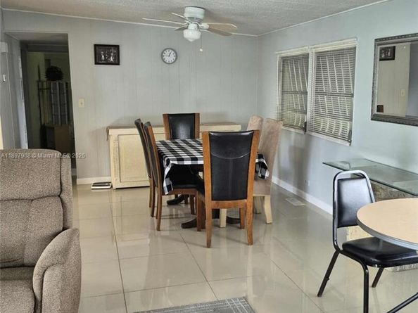 8397 SW 21st Ct, Davie FL 33324