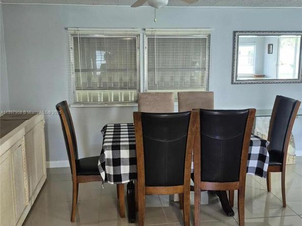 8397 SW 21st Ct, Davie FL 33324