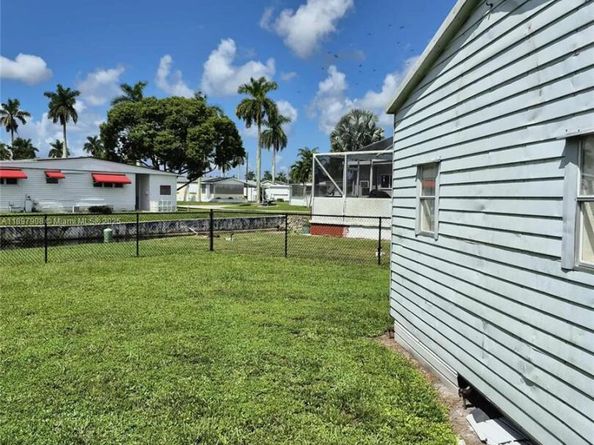 8397 SW 21st Ct, Davie FL 33324