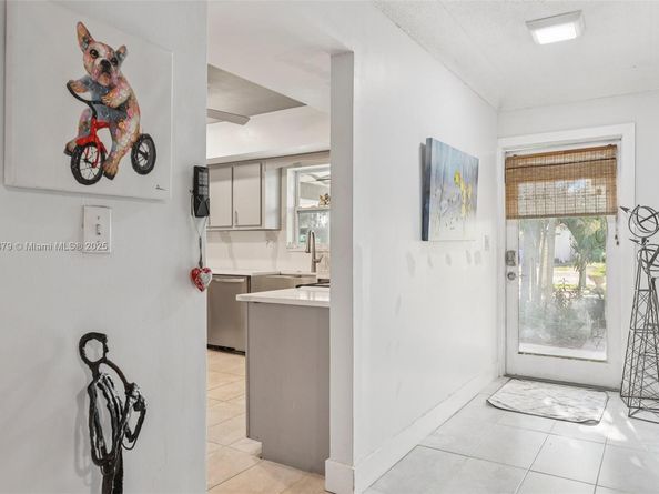2441 SW 43rd Ave, Fort Lauderdale FL 33317