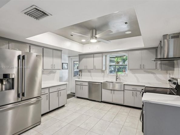 2441 SW 43rd Ave, Fort Lauderdale FL 33317
