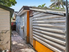 2441 SW 43rd Ave, Fort Lauderdale FL 33317