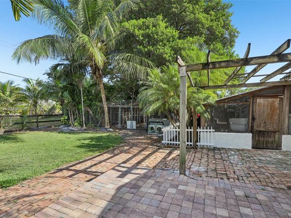 2441 SW 43rd Ave, Fort Lauderdale FL 33317