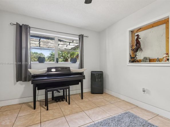 2441 SW 43rd Ave, Fort Lauderdale FL 33317