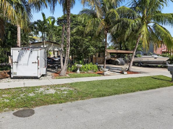 2441 SW 43rd Ave, Fort Lauderdale FL 33317