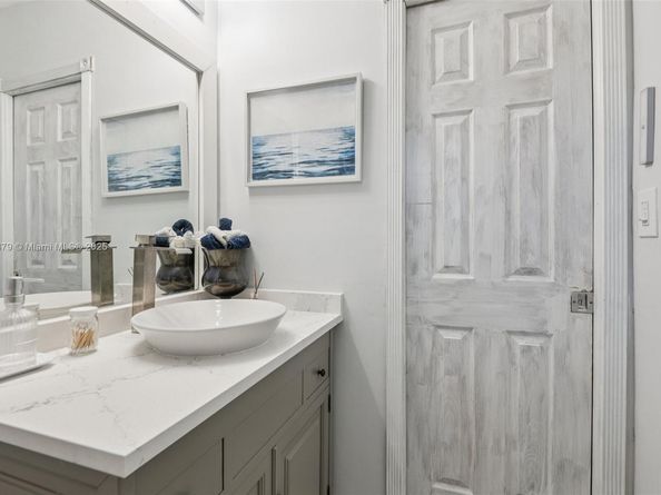 2441 SW 43rd Ave, Fort Lauderdale FL 33317