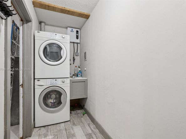 2441 SW 43rd Ave, Fort Lauderdale FL 33317