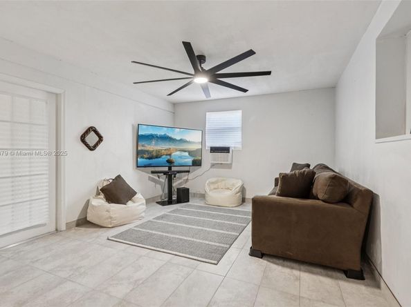 2441 SW 43rd Ave, Fort Lauderdale FL 33317