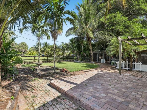 2441 SW 43rd Ave, Fort Lauderdale FL 33317