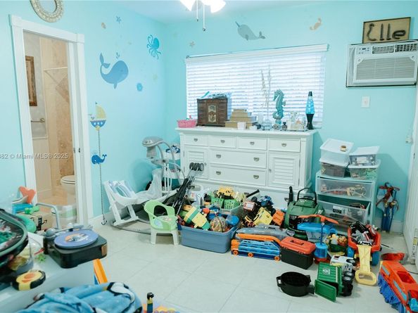 85 NW 21st St, Homestead FL 33030
