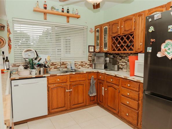 85 NW 21st St, Homestead FL 33030