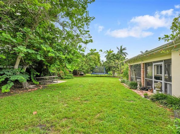 85 NW 21st St, Homestead FL 33030
