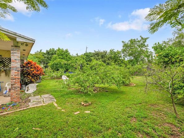 85 NW 21st St, Homestead FL 33030