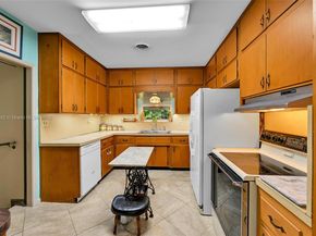 85 NW 21st St, Homestead FL 33030