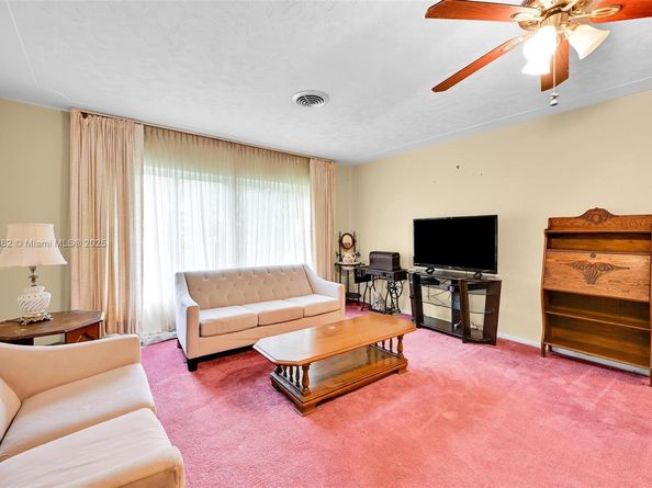 85 NW 21st St, Homestead FL 33030