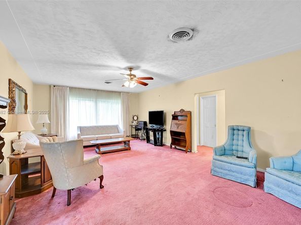85 NW 21st St, Homestead FL 33030