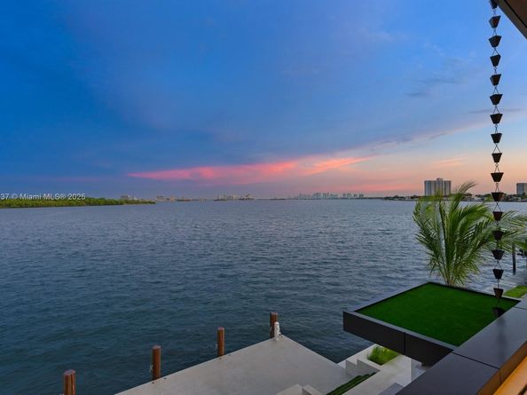 11404 N Bayshore Dr, North Miami FL 33181