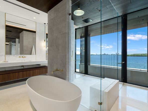 11404 N Bayshore Dr, North Miami FL 33181