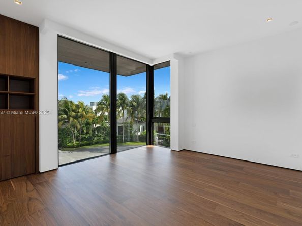 11404 N Bayshore Dr, North Miami FL 33181