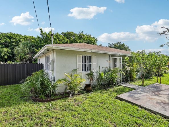 1143 NW 58th St, Miami FL 33127