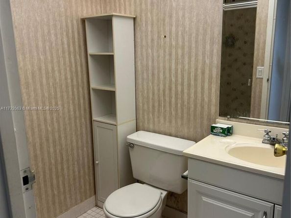 25 Saxony A A, Delray Beach FL 33446