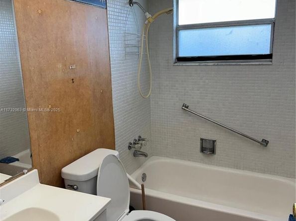 25 Saxony A A, Delray Beach FL 33446