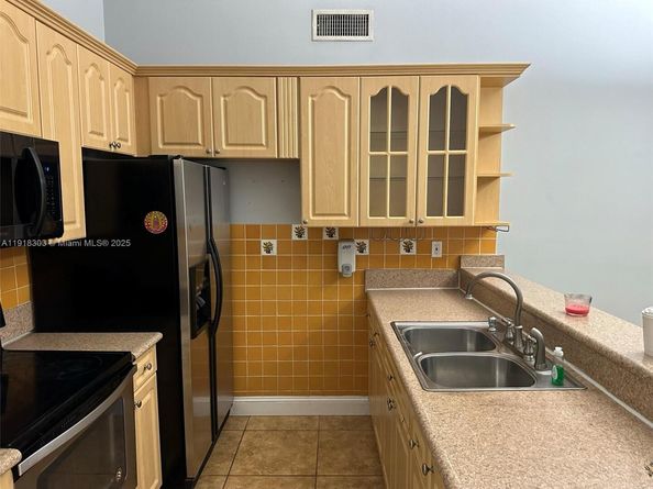 19155 NW 67th Pl, Hialeah FL 33015