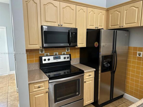 19155 NW 67th Pl, Hialeah FL 33015