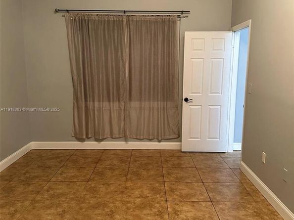 19155 NW 67th Pl, Hialeah FL 33015