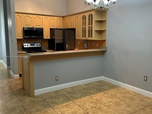 19155 NW 67th Pl, Hialeah FL 33015