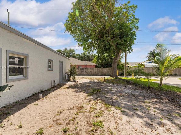 607 SW 3rd St, Delray Beach FL 33444