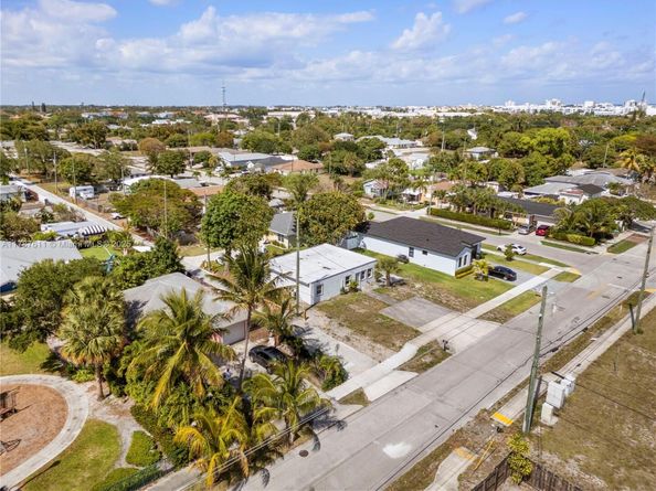 607 SW 3rd St, Delray Beach FL 33444