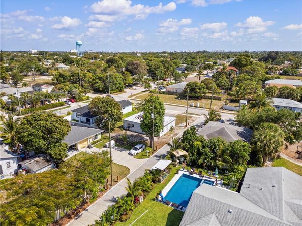 607 SW 3rd St, Delray Beach FL 33444