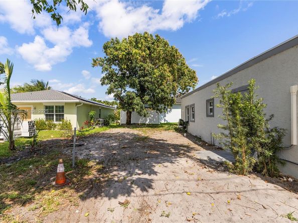 607 SW 3rd St, Delray Beach FL 33444
