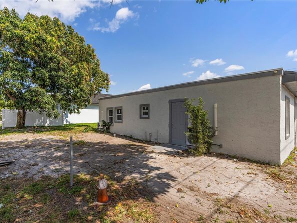 607 SW 3rd St, Delray Beach FL 33444