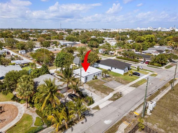 607 SW 3rd St, Delray Beach FL 33444