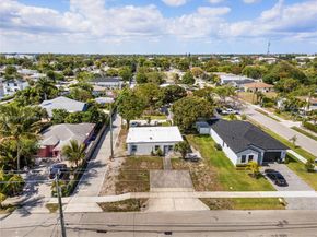 607 SW 3rd St, Delray Beach FL 33444