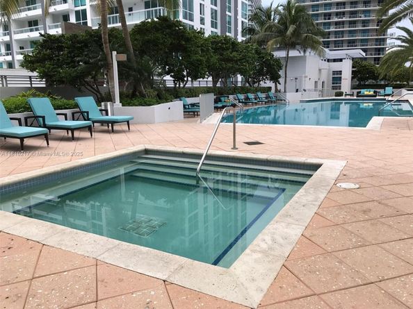 1060 Brickell Ave 801, Miami FL 33131
