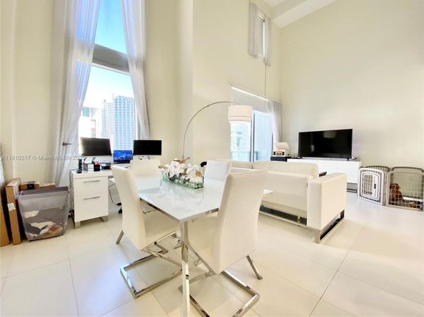 1060 Brickell Ave 801, Miami FL 33131
