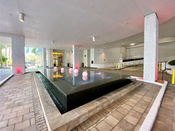 1060 Brickell Ave 801, Miami FL 33131