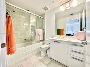 1060 Brickell Ave 801, Miami FL 33131
