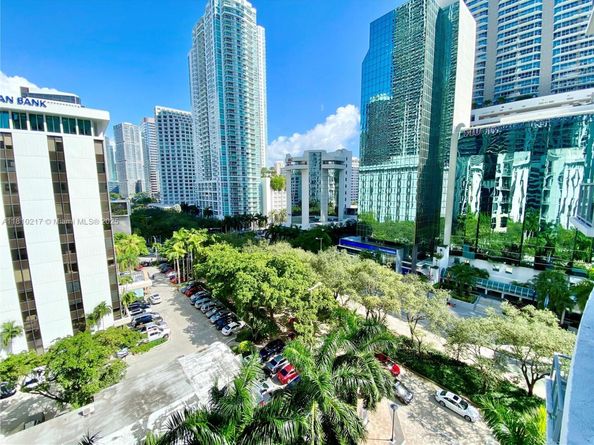 1060 Brickell Ave 801, Miami FL 33131