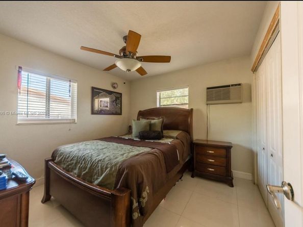 10260 SW 48th St, Miami FL 33165