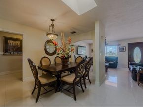 10260 SW 48th St, Miami FL 33165