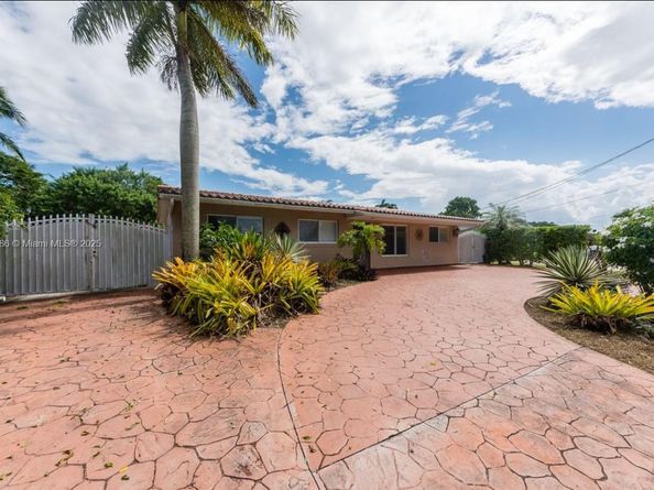 10260 SW 48th St, Miami FL 33165