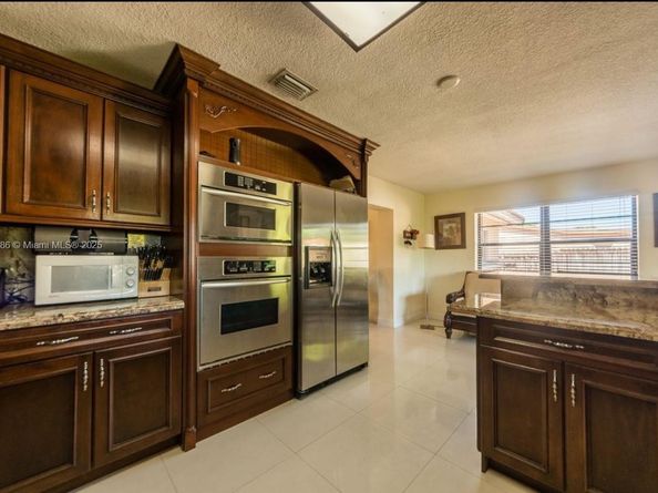 10260 SW 48th St, Miami FL 33165